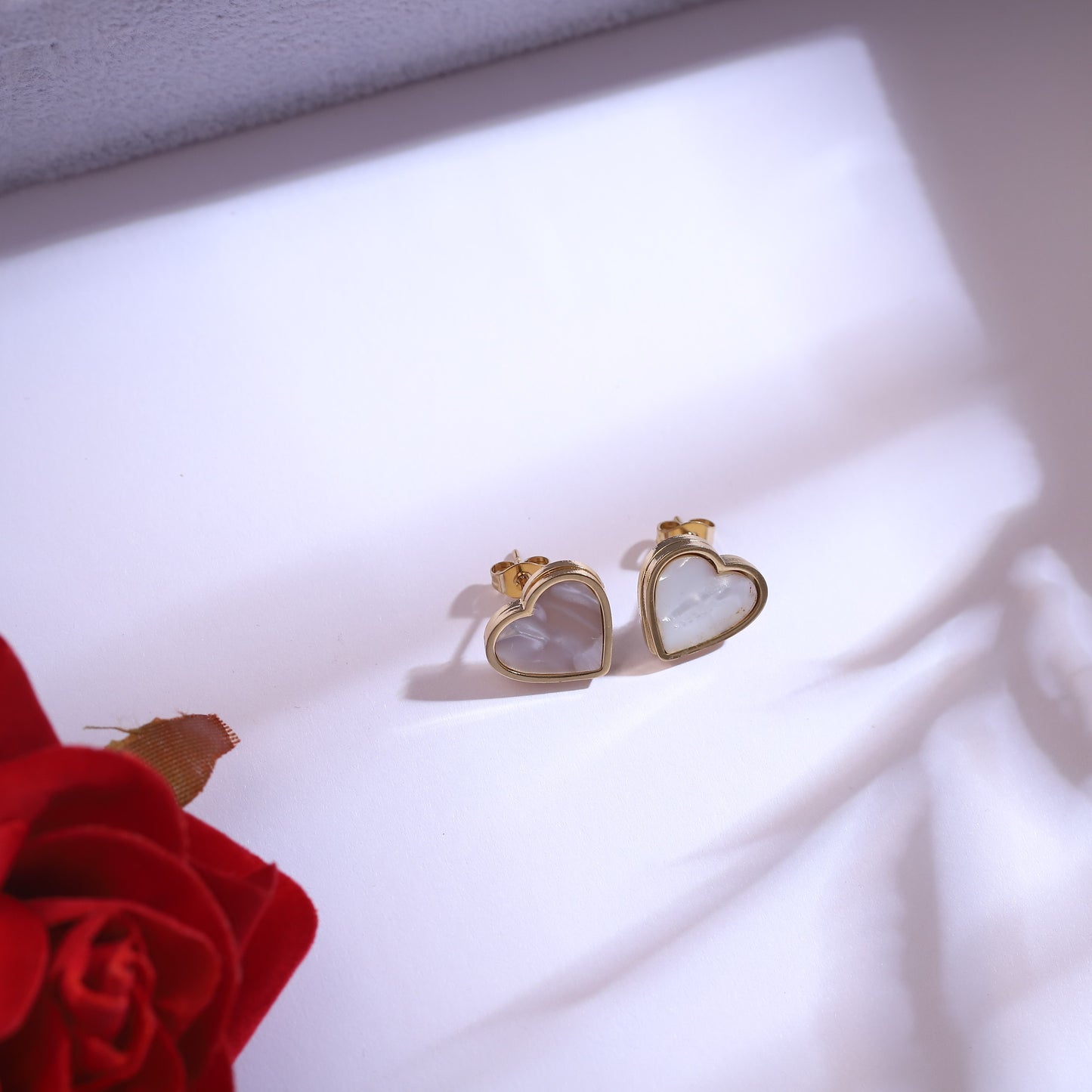 Chic Gold Tone Heart Inlay Necklace & Stud Earrings