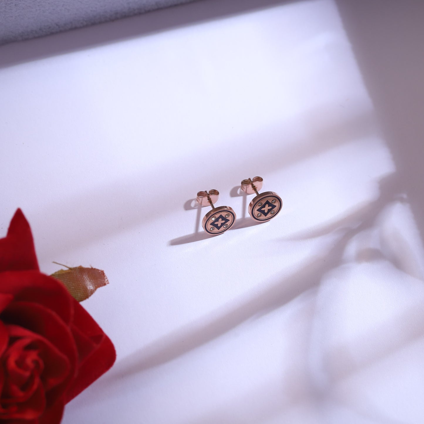 Rose Gold Compass Rose Necklace Set