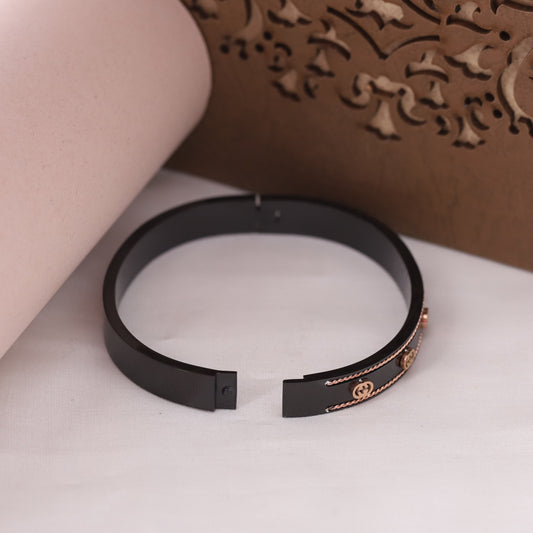 Black & Gold Interlocking G Bangle