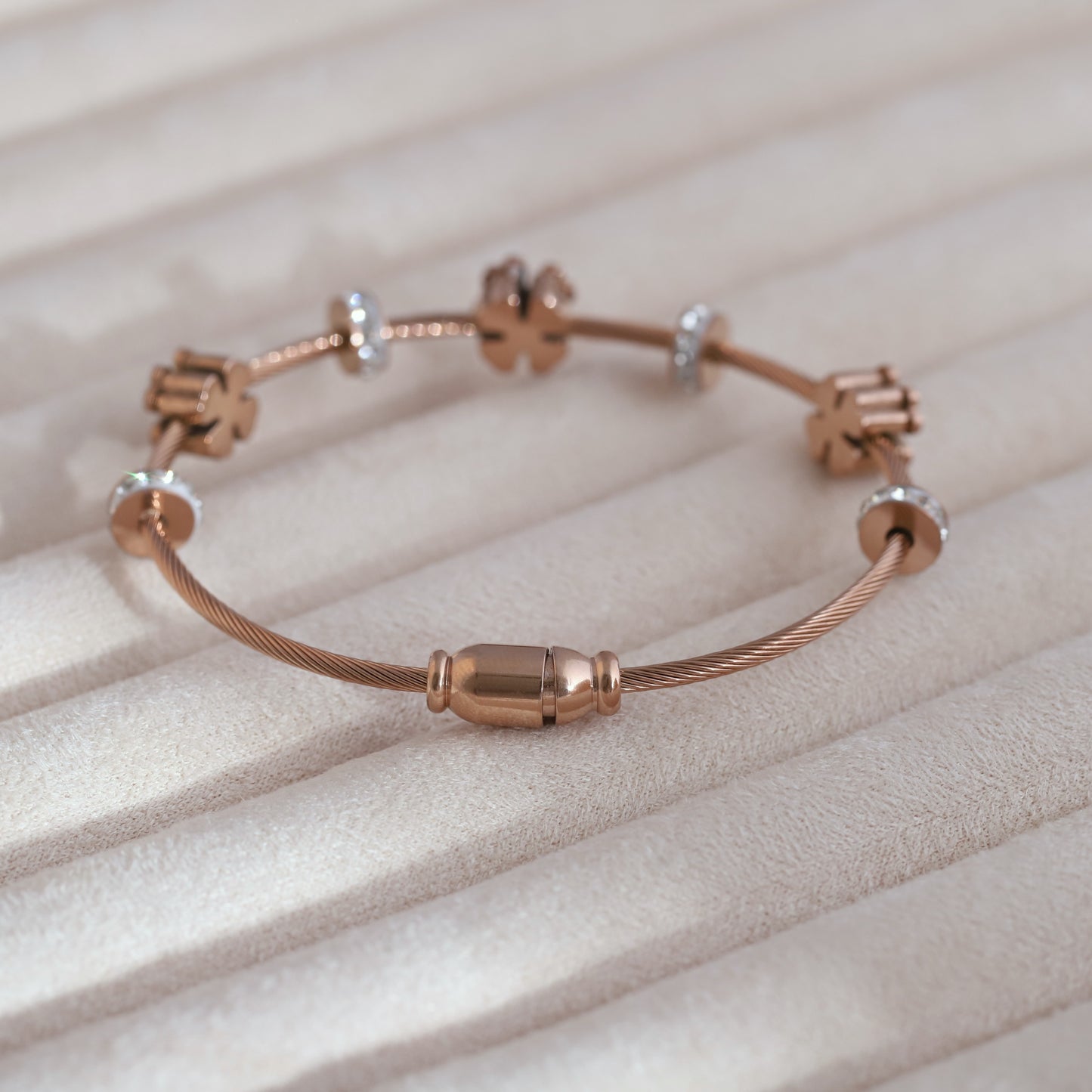 Elegant 22k Gold-Plated Bracelet with Floral Design