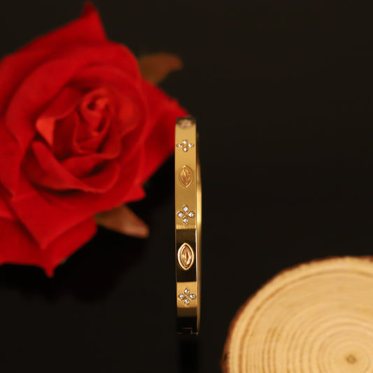 Elegant Gold Bangle with Oval Topaz and Crystal Clover Accents | Chic Charm Bracelet