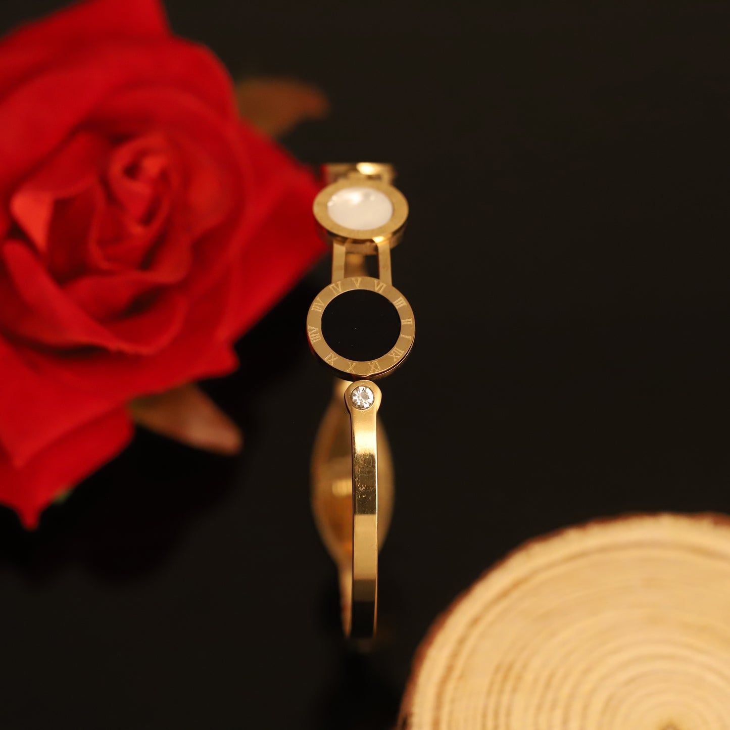 Gold Bangle with White Shell and Roman Numerals | Timeless Elegance