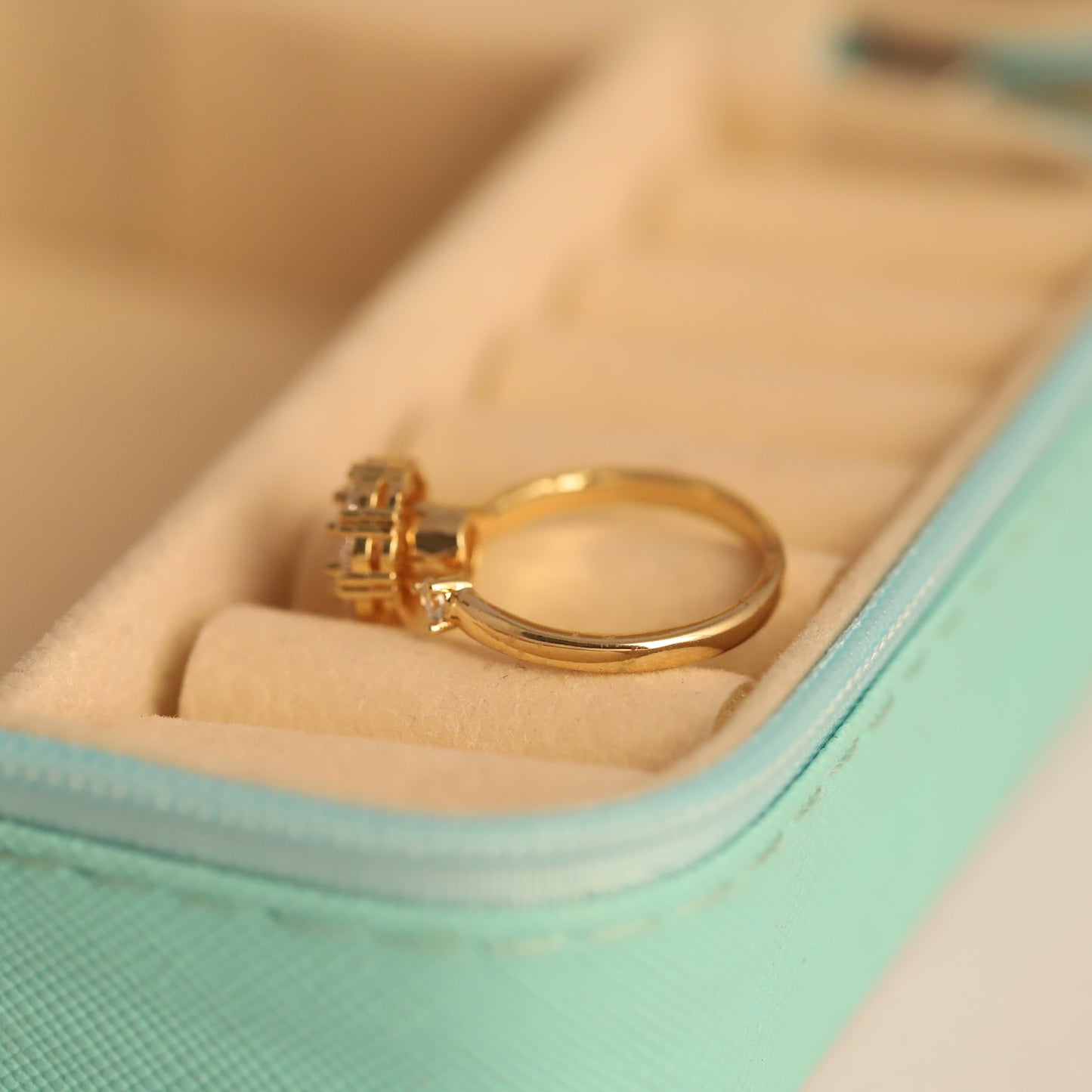 Golden Cluster Halo Ring