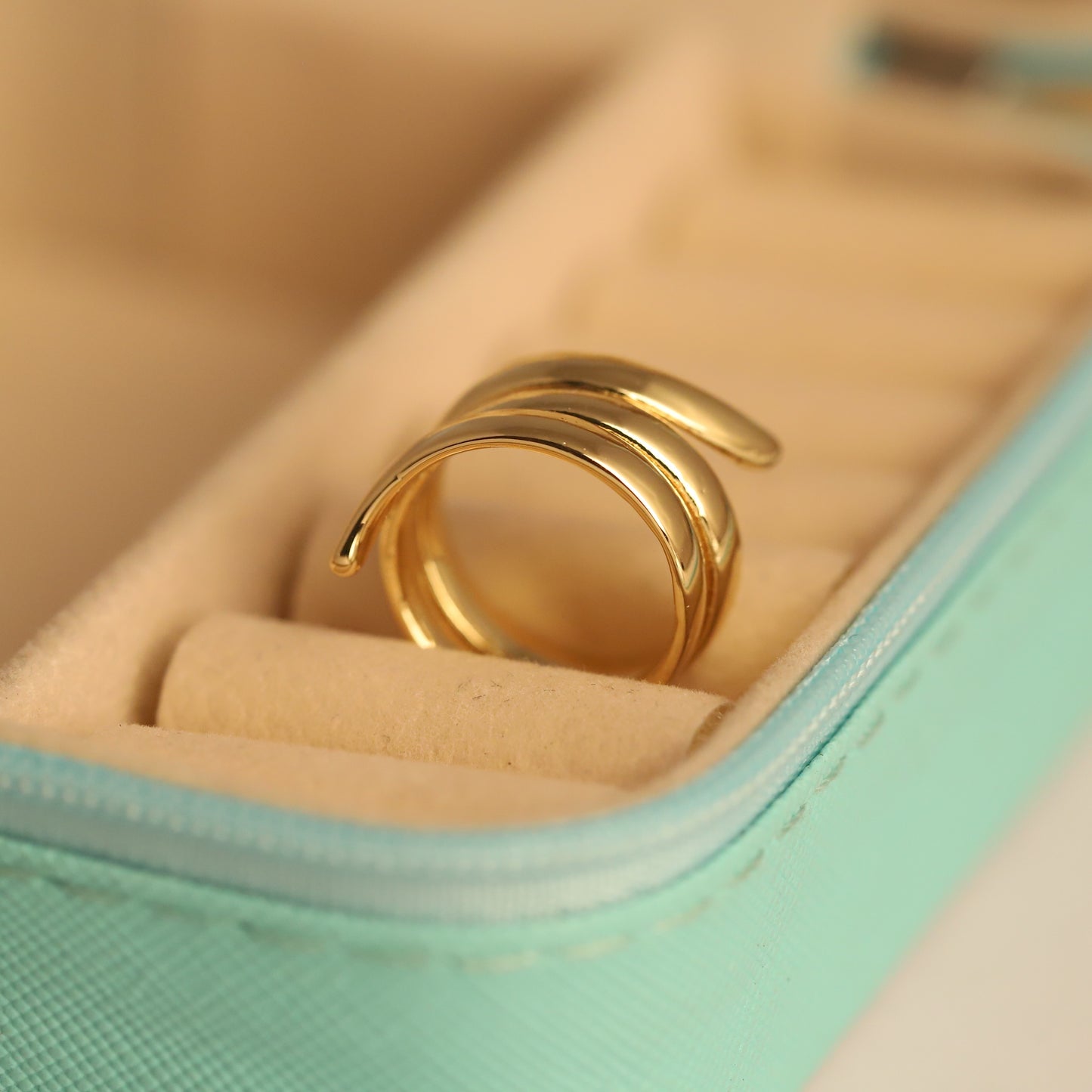 Elegant Spiral Band Ring | Minimalist Fashion Jewelry
