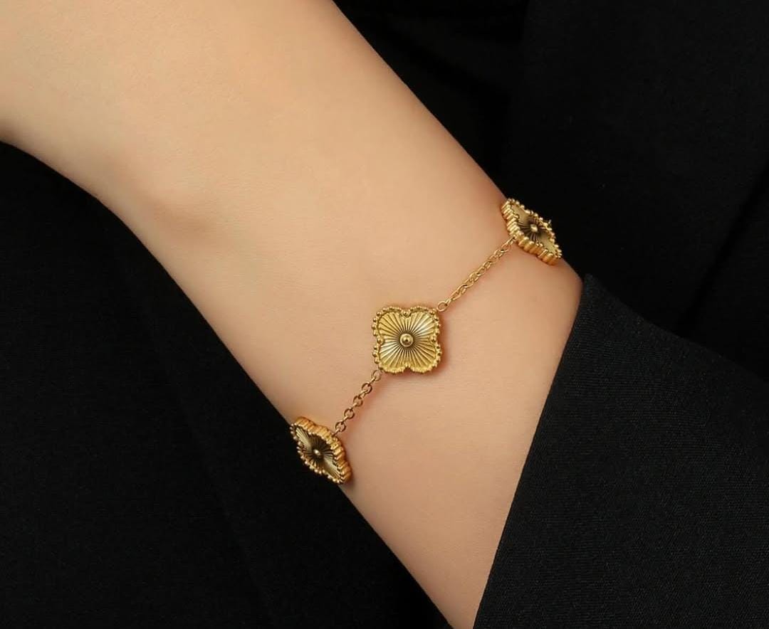 Golden Clover chain Bracelet