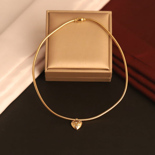 Trending Heart Pendant Necklace with Magnetic Lock - Unique & Stylish