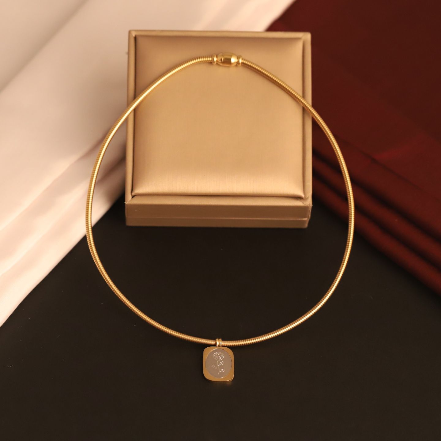 Trending Rose Flower Pendant Necklace with Magnetic Lock - Unique & Elegant