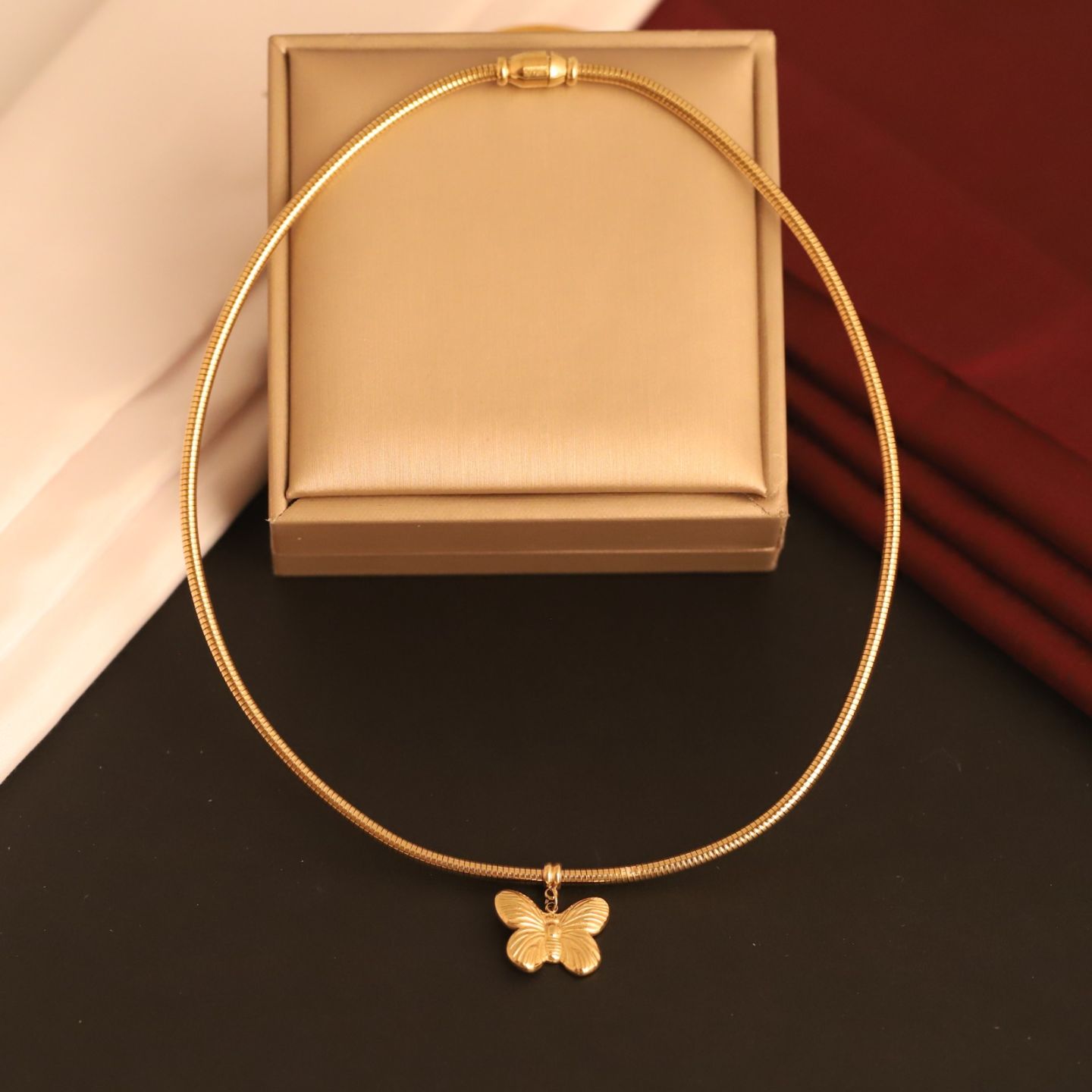Trending Butterfly Pendant Necklace with Magnetic Lock - Unique & Elegant