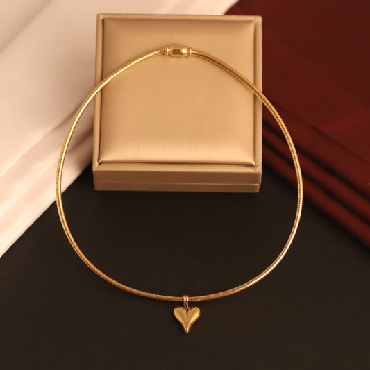 Trending Heart Pendant Necklace with Magnetic Lock - Unique & Stylish