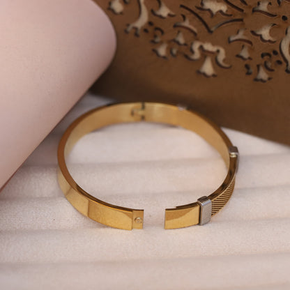 Mesh Inlay Gold Bangle for Men | Modern Textured Stainless Steel Bracelet