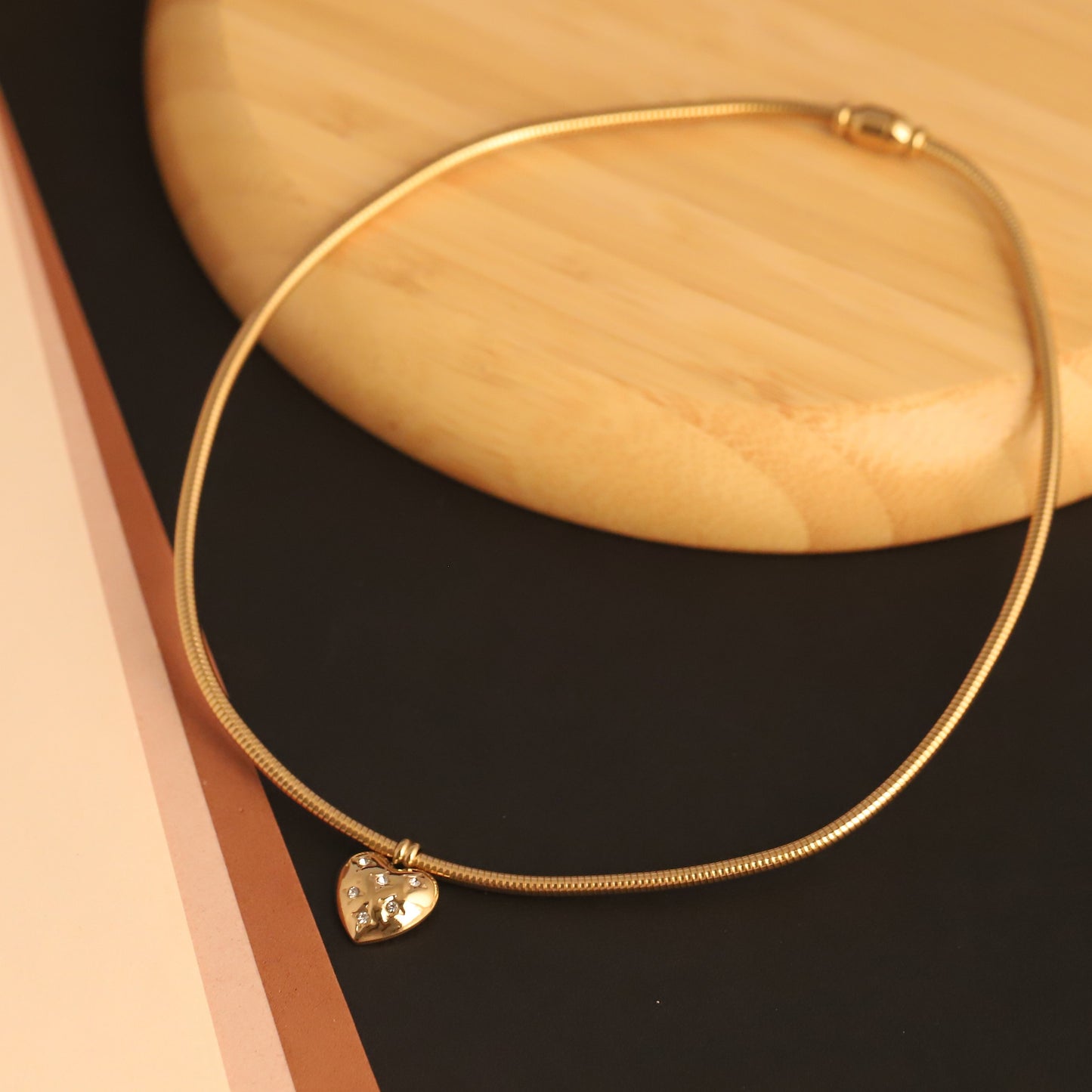 Trending Heart Pendant Necklace with Magnetic Lock - Unique & Stylish