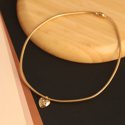 Trending Heart Pendant Necklace with Magnetic Lock - Unique & Stylish