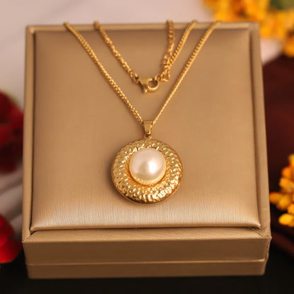 Gold Plated Hammered Disc Pendant Necklace | Large Pearl Centerpiece | Modern Classic Jewelry