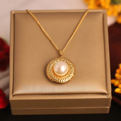 Gold Plated Hammered Disc Pendant Necklace | Large Pearl Centerpiece | Modern Classic Jewelry