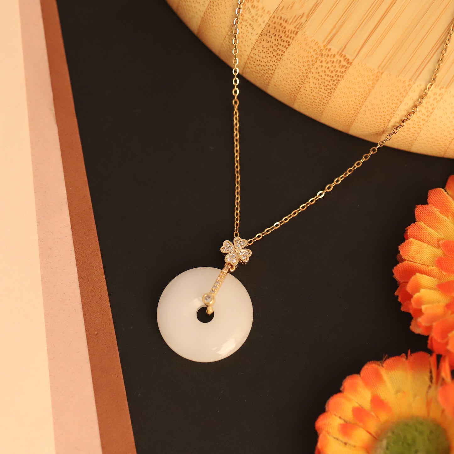 22K Gold Plated White Disc Necklace | Clover Detail Stainless Steel Pendant