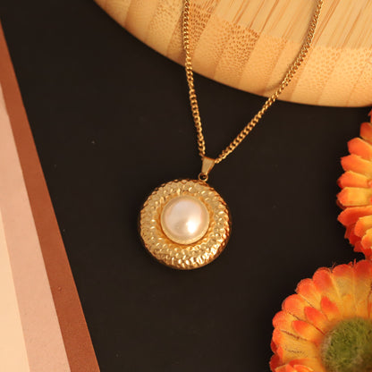 Gold Plated Hammered Disc Pendant Necklace | Large Pearl Centerpiece | Modern Classic Jewelry