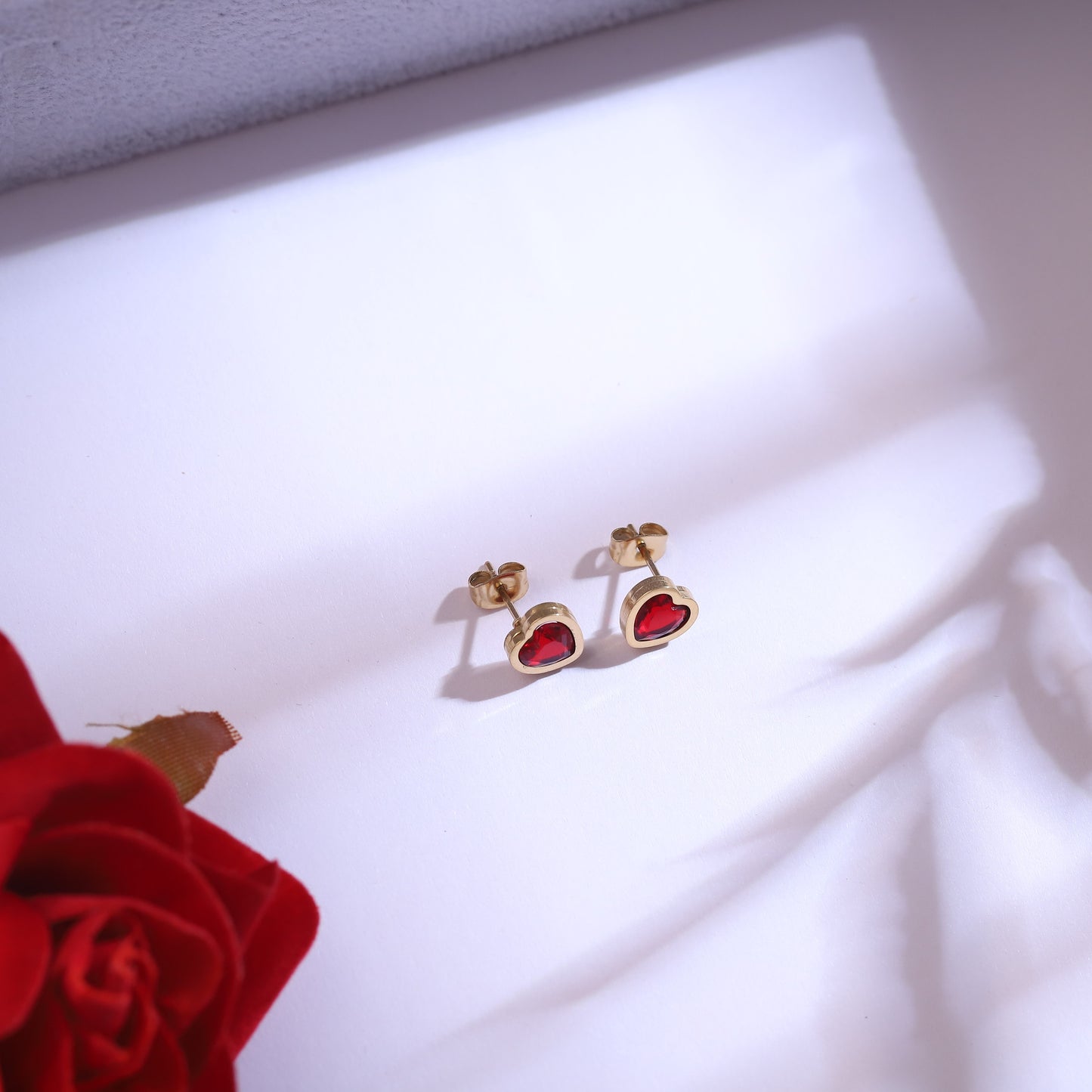 Elegant Gold Tone Red Crystal Heart Jewelry Set