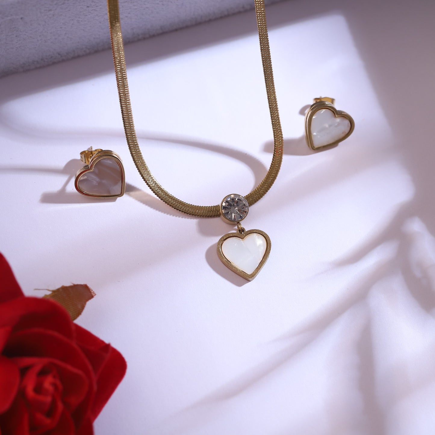 Chic Gold Tone Heart Inlay Necklace & Stud Earrings