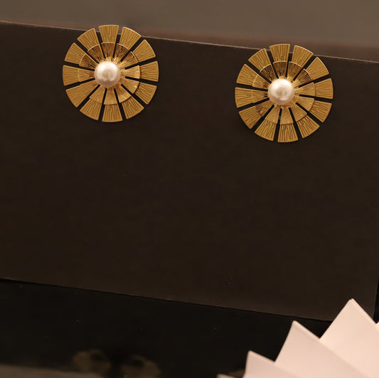 Gold Sunburst Pearl Stud Earrings - Modern Geometric Pearl Jewelry