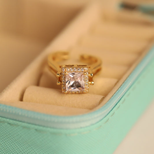 Glamorous Stone & Diamond Gold Ring