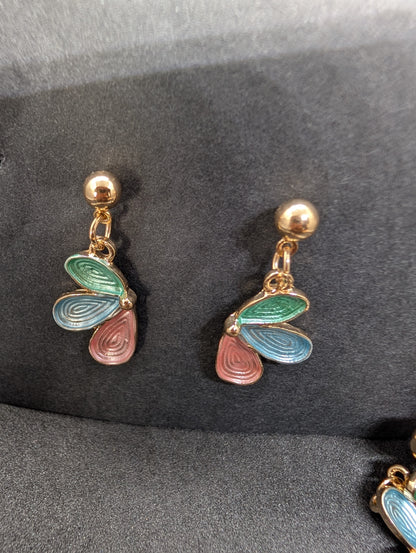 Elegant Pastel Floral Enamel Jewelry Set – Gold-Toned Statement Necklace & Matching Drop Earrings for Women