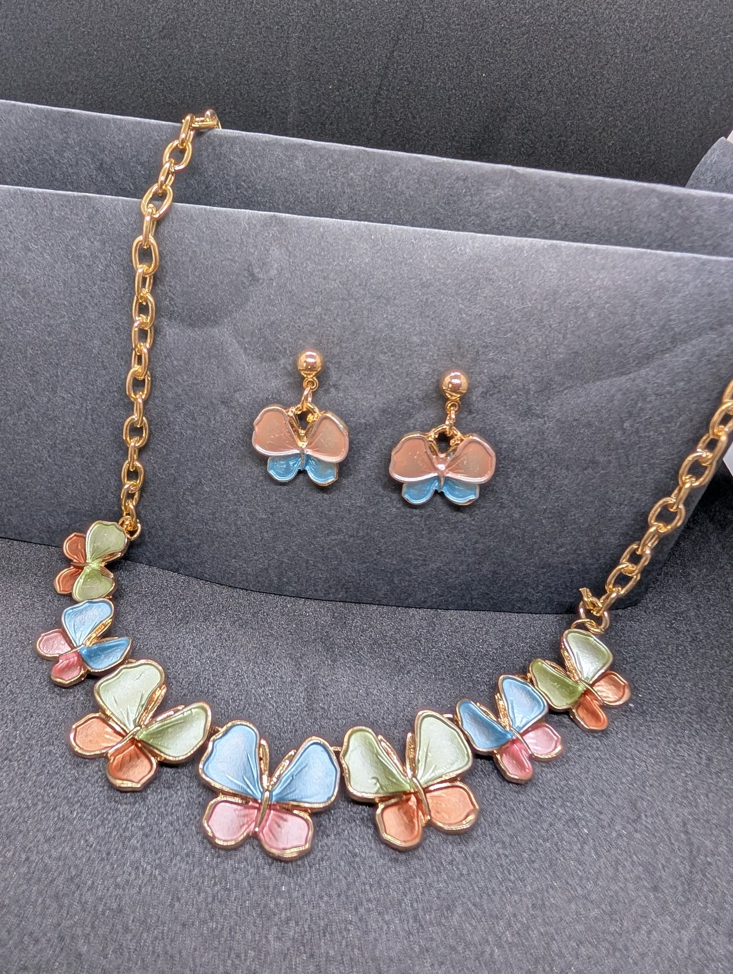Whimsical Pastel Butterfly Enamel Jewelry Set – Gold-Toned Chunky Chain Necklace & Matching Drop Earrings