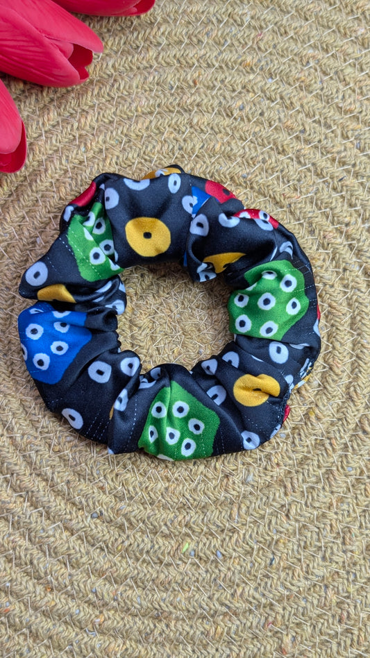 Vibrant Ankara Print Satin Scrunchie – Bold Geometric Pattern Hair Accessory – Colorful African Wax Print Elastic Hair Tie for All Hair Types