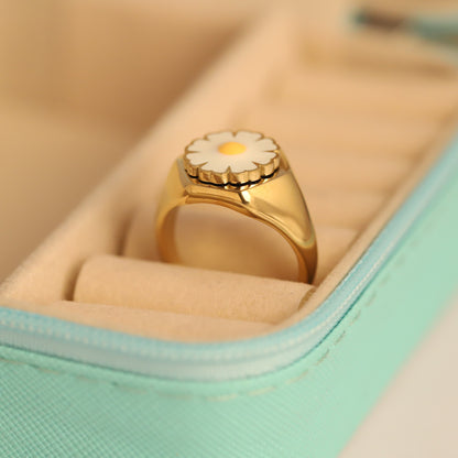 Gold Daisy Signet Ring