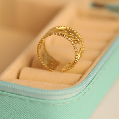 Delicate Leaf Pattern Gold Ring