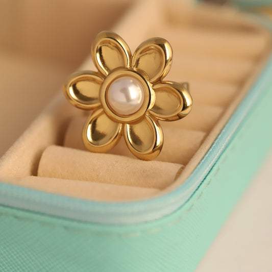 Chunky Gold Daisy Pearl Ring - Bold Floral Statement Jewelry