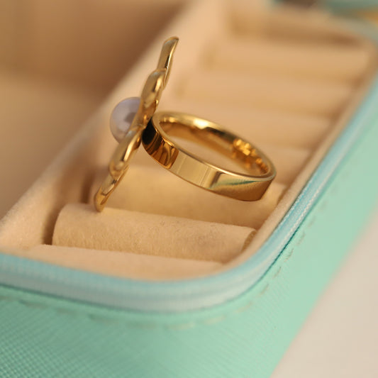 Chunky Gold Daisy Pearl Ring - Bold Floral Statement Jewelry