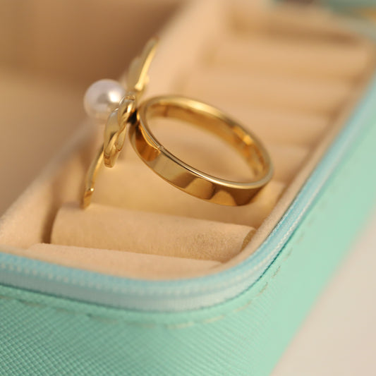 Elegant Gold Bow Ring with Pearl - Adjustable & Chic Jewelry