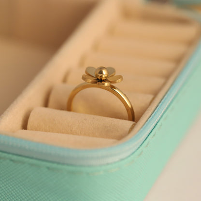 Dainty Gold Flower Ring - Minimalist & Elegant Floral Jewelry