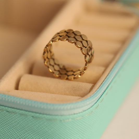 Scalloped Edge Band - Delicate Gold Textured Ring